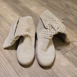 Toms Serra Beige Suede Perforated Fashion Slouch Boots Women's - sz 7